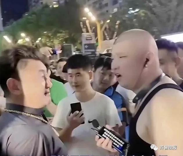 二驴与对方“对峙”(图源:直播截图)