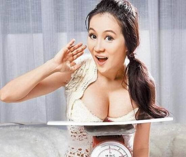 童颜巨乳女星_女明星 耳朵大_胸太大看不到脚的女星