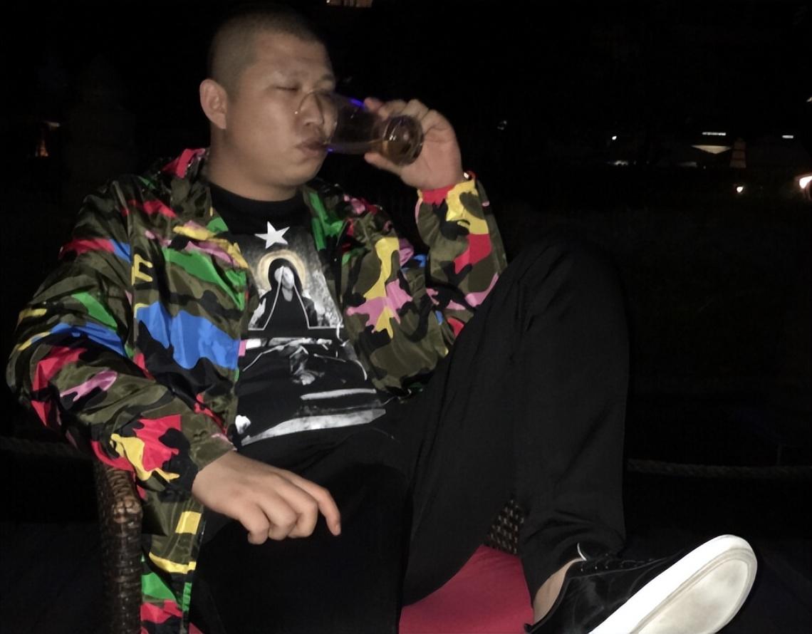 八卦爆料网红二驴是谁呀视频大全集-_二驴与女徒弟不正当关系曝光_二驴小老虎录音门