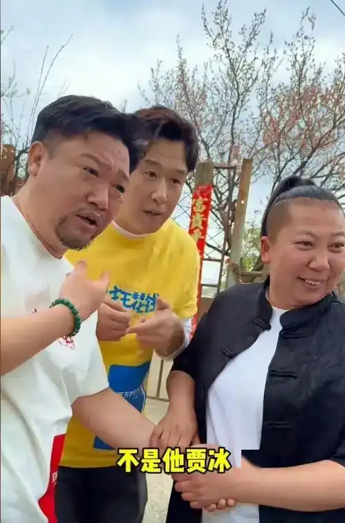 千万网红回村躺平_女网红回村说八卦是真的吗-_农村流量真相