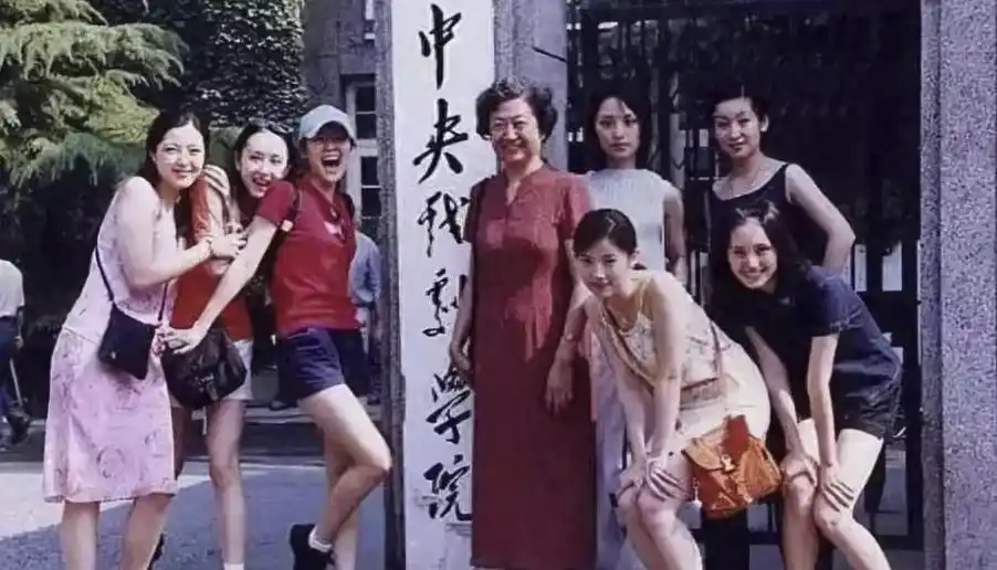 演技派女演员不整容_唯一品德高尚没有黑料的明星是谁啊图片,_娱乐圈最干净的女星