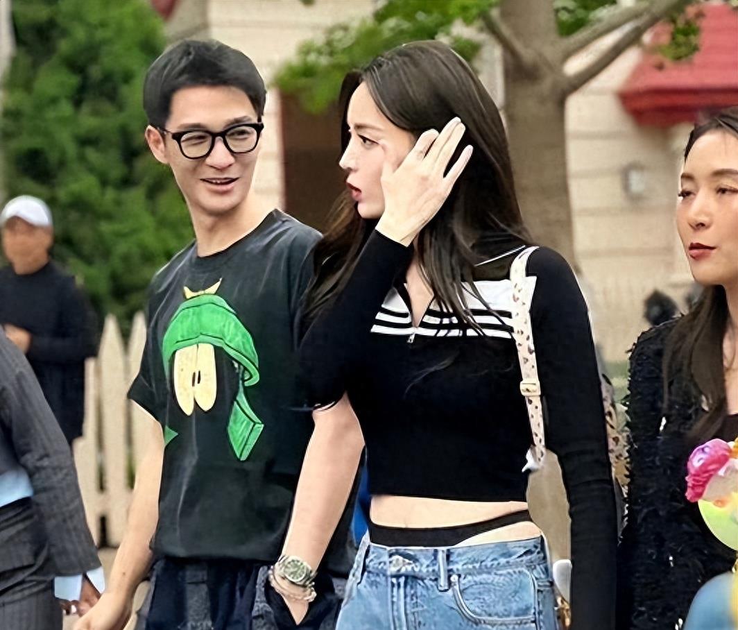 女明星着装争议_女明星紧身裤图片_徐娇性感泳装照片